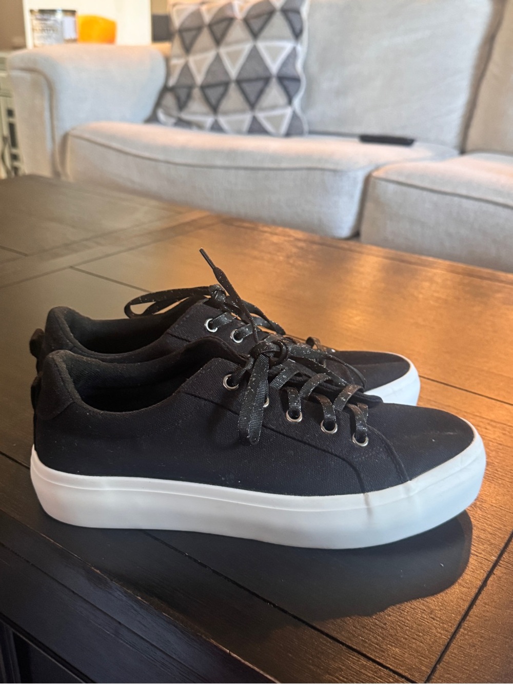 Woman Black Canvas Low-Top Sneakers with White Sole